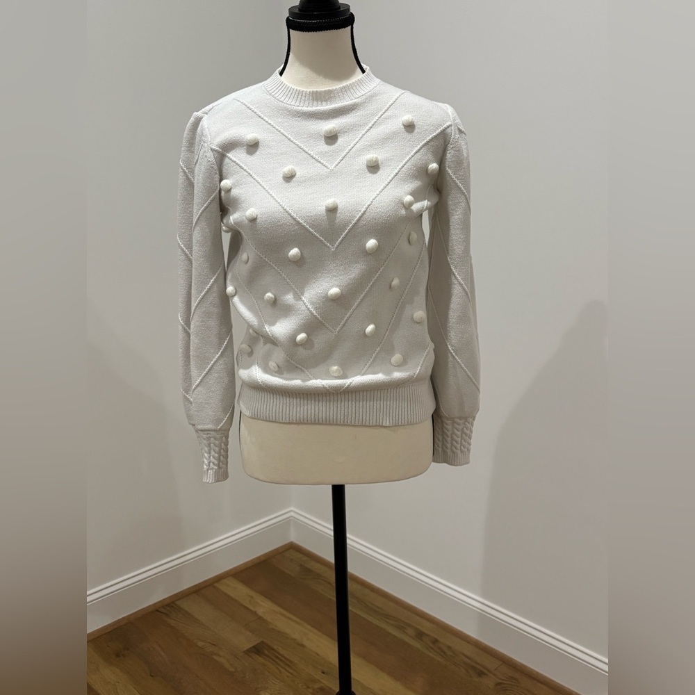 SIMPLEE White Pom-Pom Sweater 🤍
Size: Small